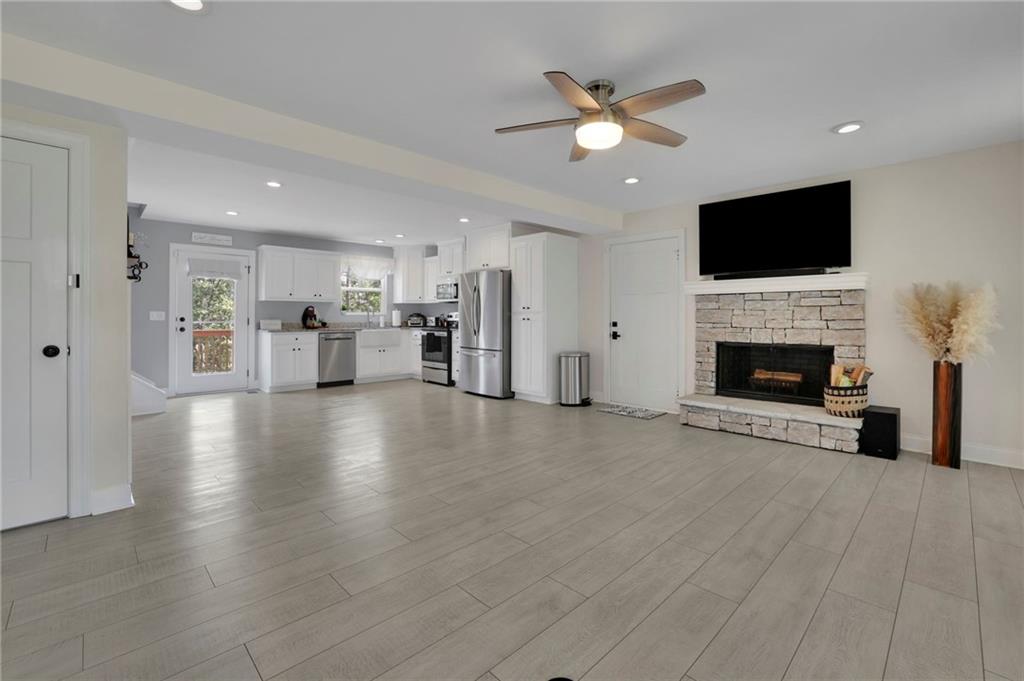 Dahlonega, Georgia, 30533, United States, 4 Bedrooms Bedrooms, ,4 BathroomsBathrooms,Residential,For Sale,1889816