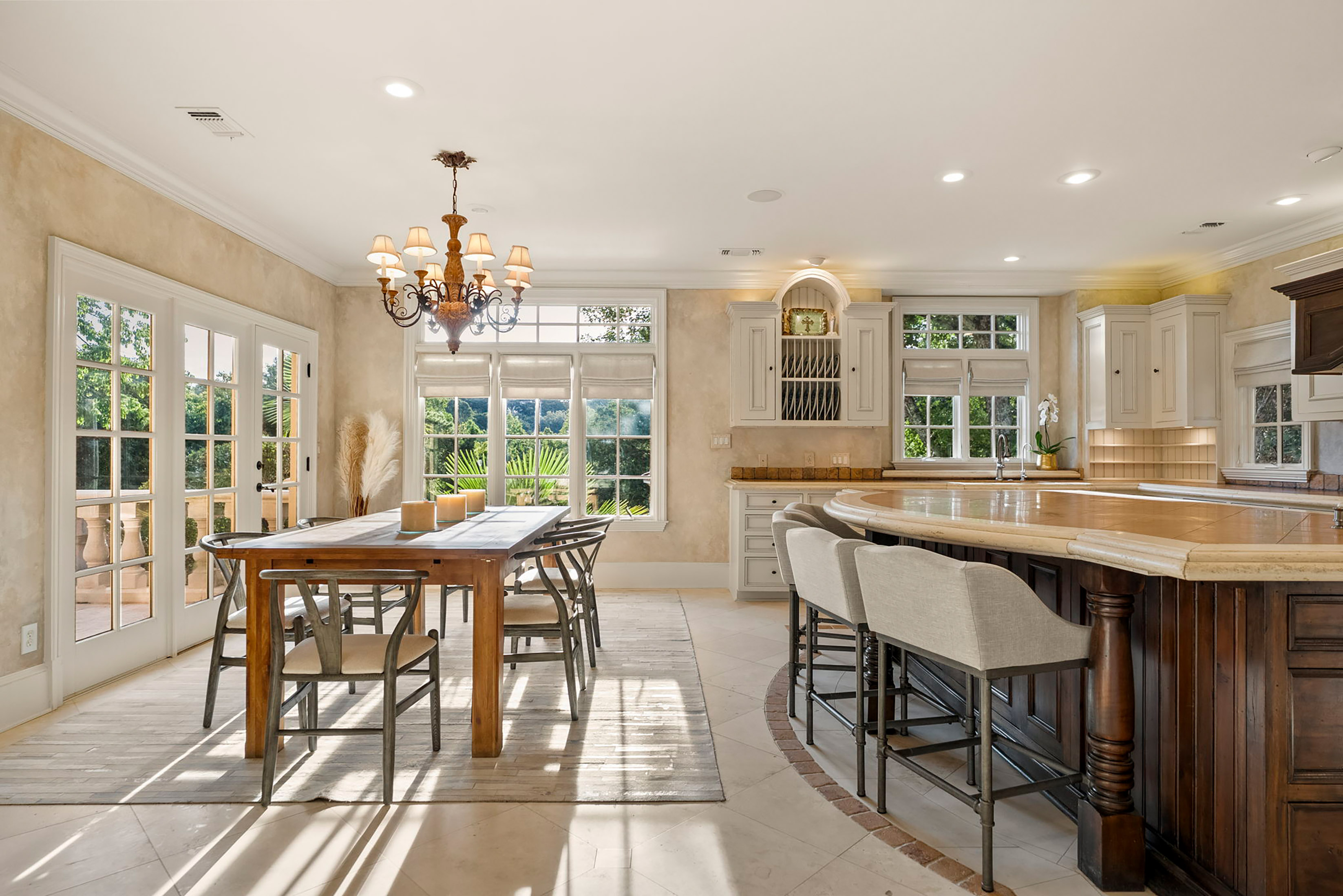  Remarkable Spanish-style Estate on 3.8+/- Private Acres - 物件實景