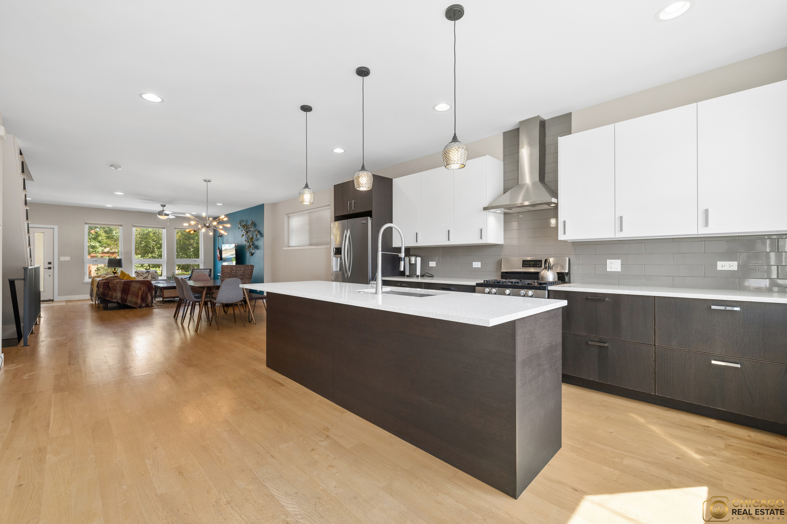 Chicago, Illinois, 60608, United States, 4 Bedrooms Bedrooms, ,4 BathroomsBathrooms,Residential,For Sale,1914075
