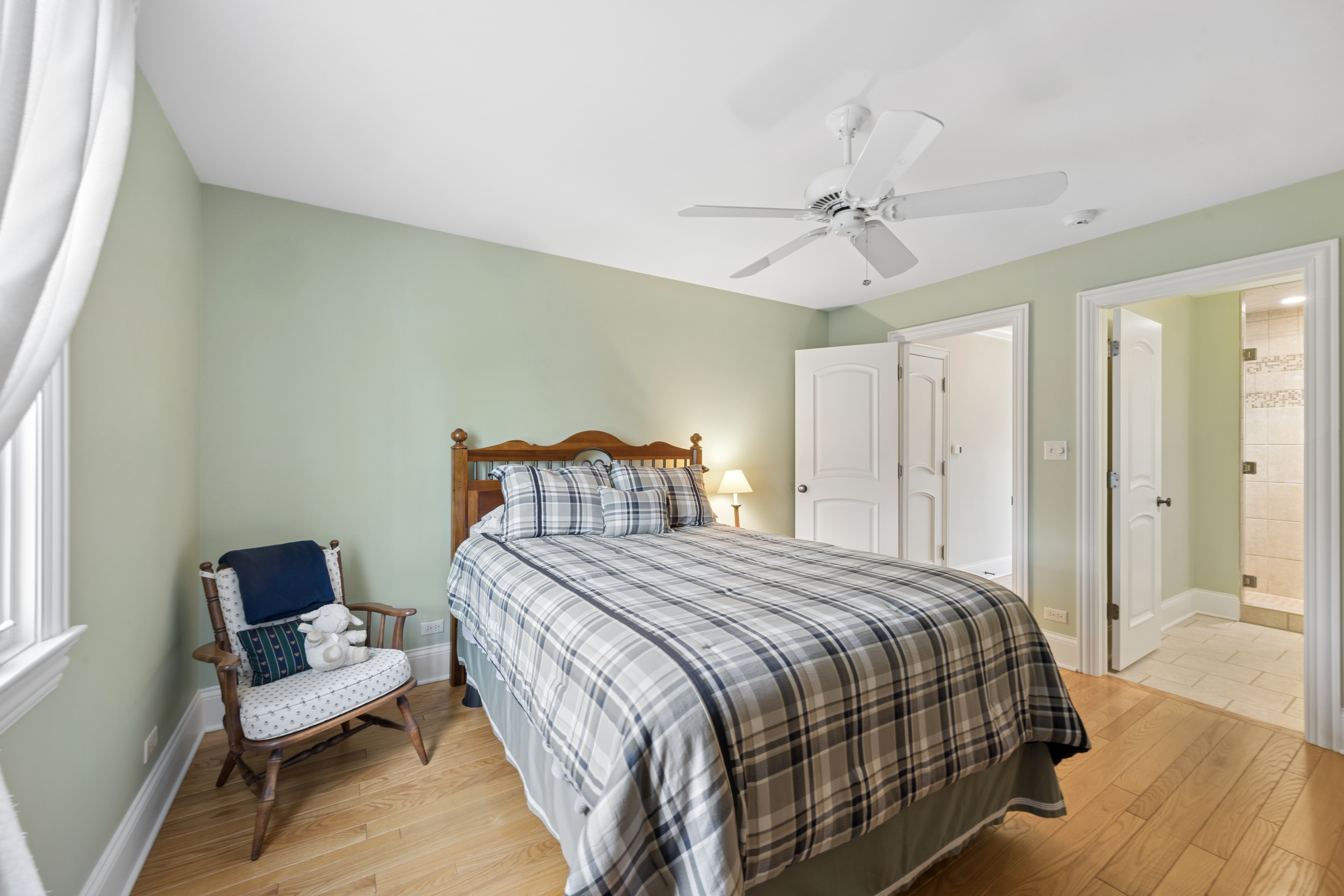  Impressive Cedar and Sstone Home in A+ Sought After Location - 物件實景