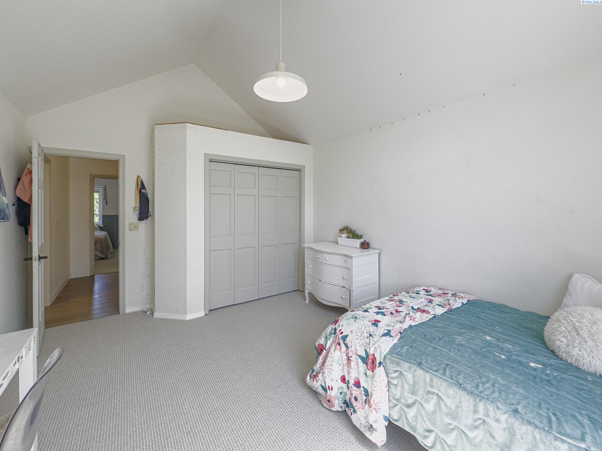Richland, Washington, 99352, United States, 5 Bedrooms Bedrooms, ,4 BathroomsBathrooms,Residential,For Sale,1927234