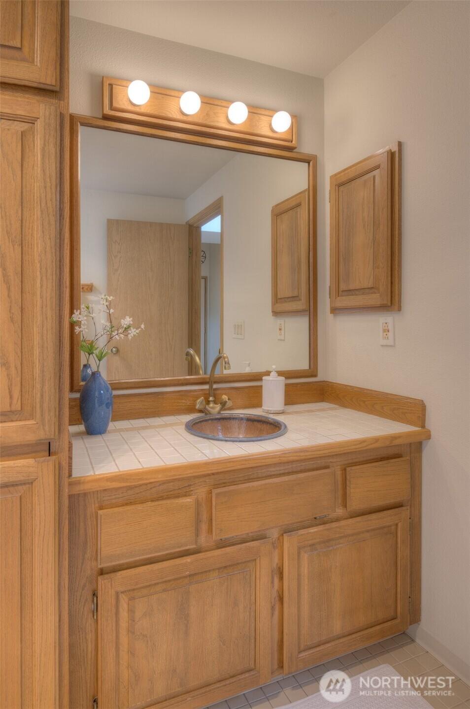 SEATTLE, Washington, 98103, United States, 2 Bedrooms Bedrooms, ,2 BathroomsBathrooms,Residential,For Sale,1794014