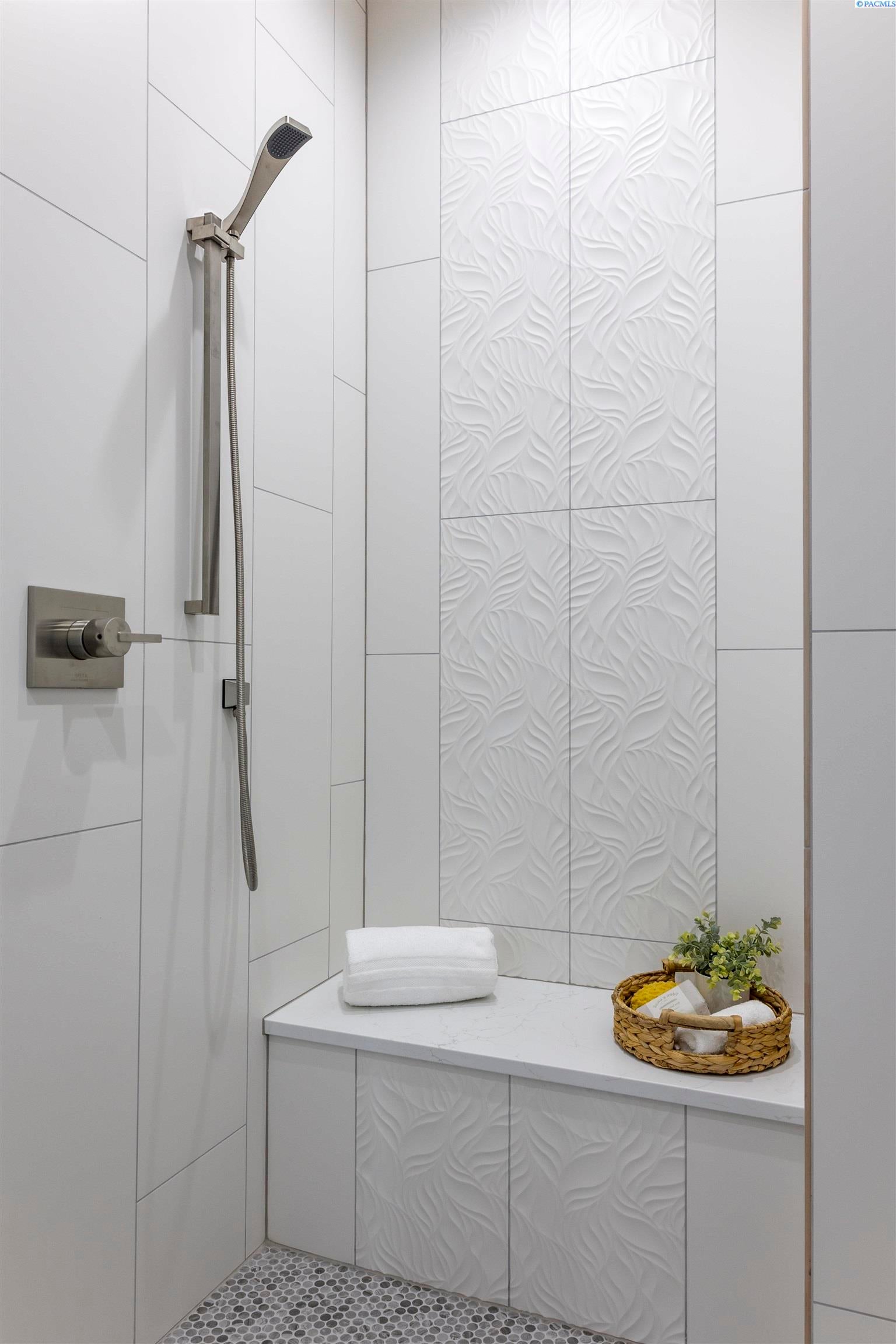 Pasco, Washington, 99301, United States, 4 Bedrooms Bedrooms, ,4 BathroomsBathrooms,Residential,For Sale,1979457