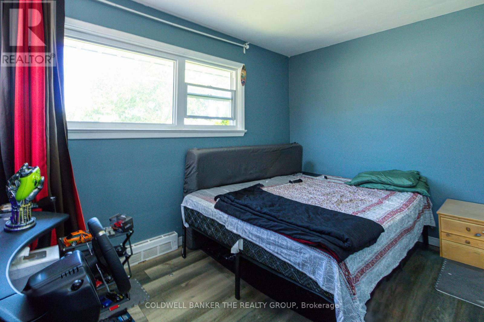 LONDON EAST (EAST H), Ontario, N5W 4X8, CA, 6 Bedrooms Bedrooms, ,2 BathroomsBathrooms,Residential,For Sale,1913385