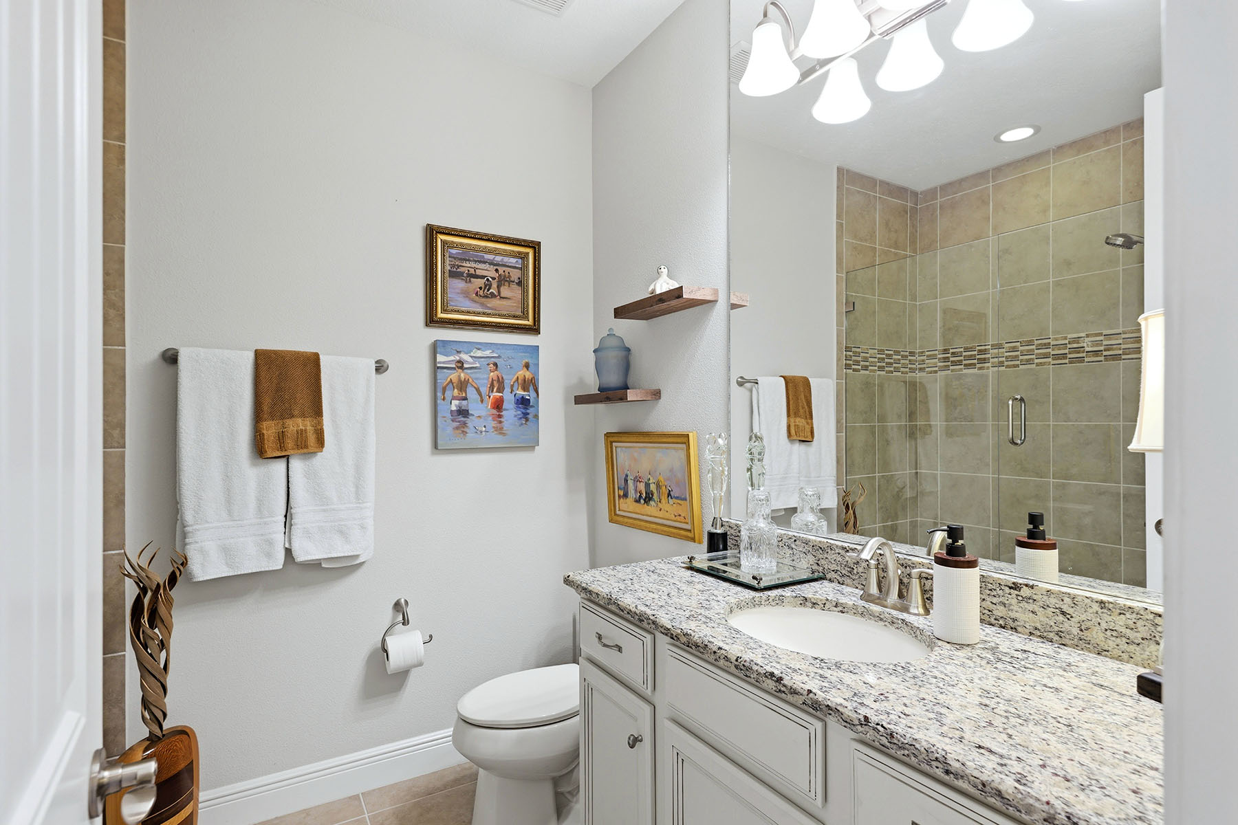  ENCLAVE/FRST LAKES - 物件實景