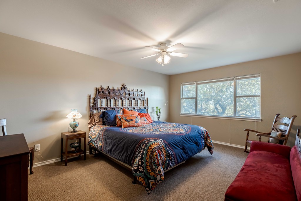 Kerrville, Texas, 78028, United States, 4 Bedrooms Bedrooms, ,4 BathroomsBathrooms,Residential,For Sale,1921517