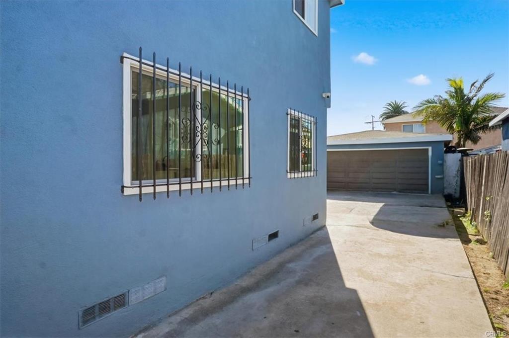 Los Angeles, California, 90003, United States, 5 Bedrooms Bedrooms, ,Residential,For Sale,2007748