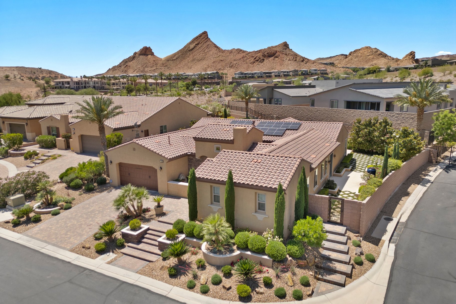  DESIGNER DREAM OASIS IN GATED LAKE LAS VEGAS, FURNISHED TURN-KEY - 物件實景