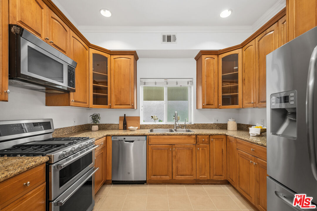 Los Angeles, California, 90049, United States, 3 Bedrooms Bedrooms, ,3 BathroomsBathrooms,Residential,For Sale,1876158
