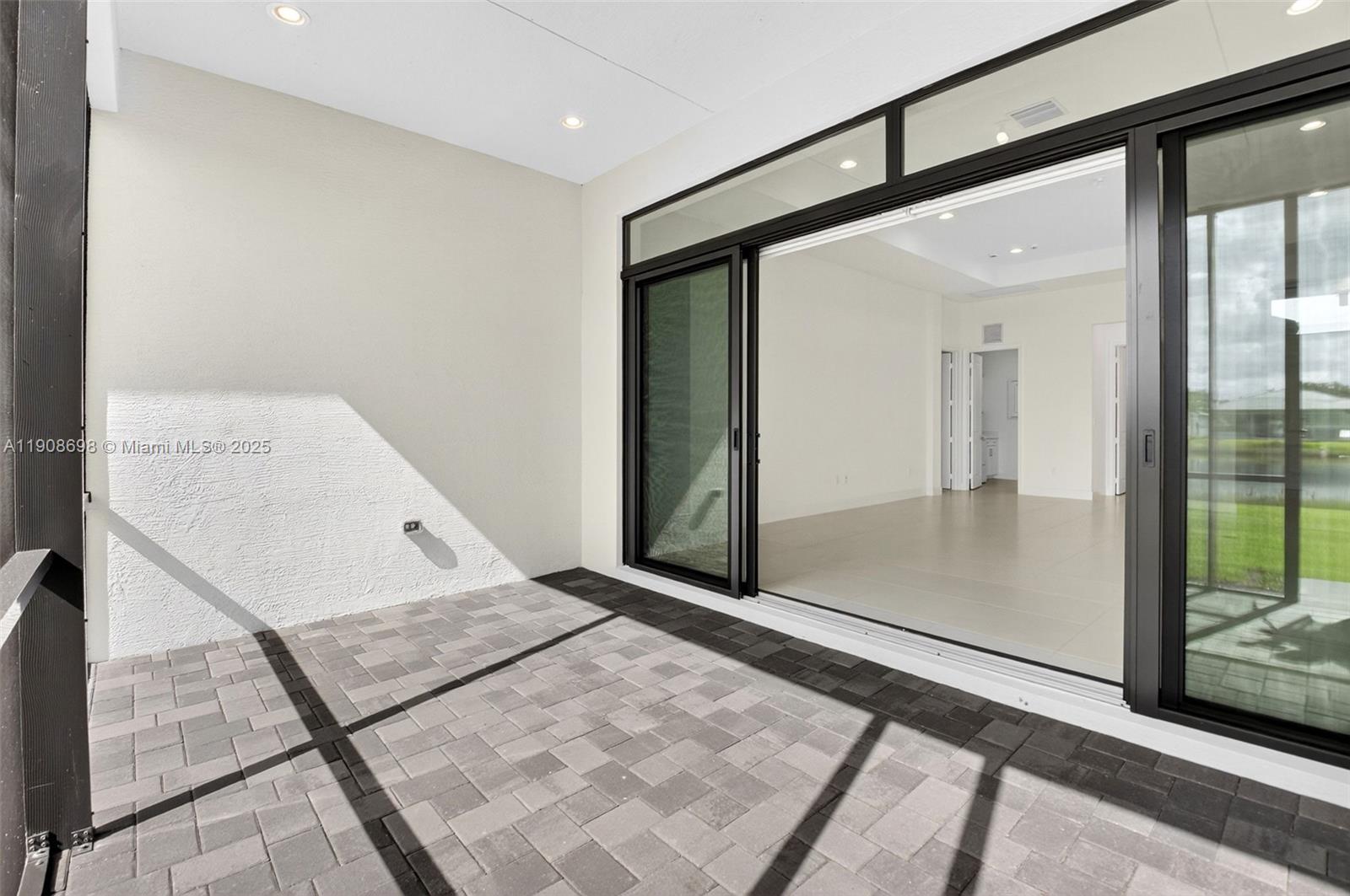 Boynton Beach, Florida, 33473, United States, 3 Bedrooms Bedrooms, ,4 BathroomsBathrooms,Residential,For Sale,1991077