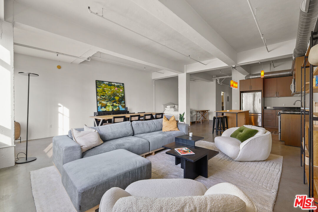 Los Angeles, California, 90014, United States, 1 Bedroom Bedrooms, ,1 BathroomBathrooms,Residential,For Sale,1705578