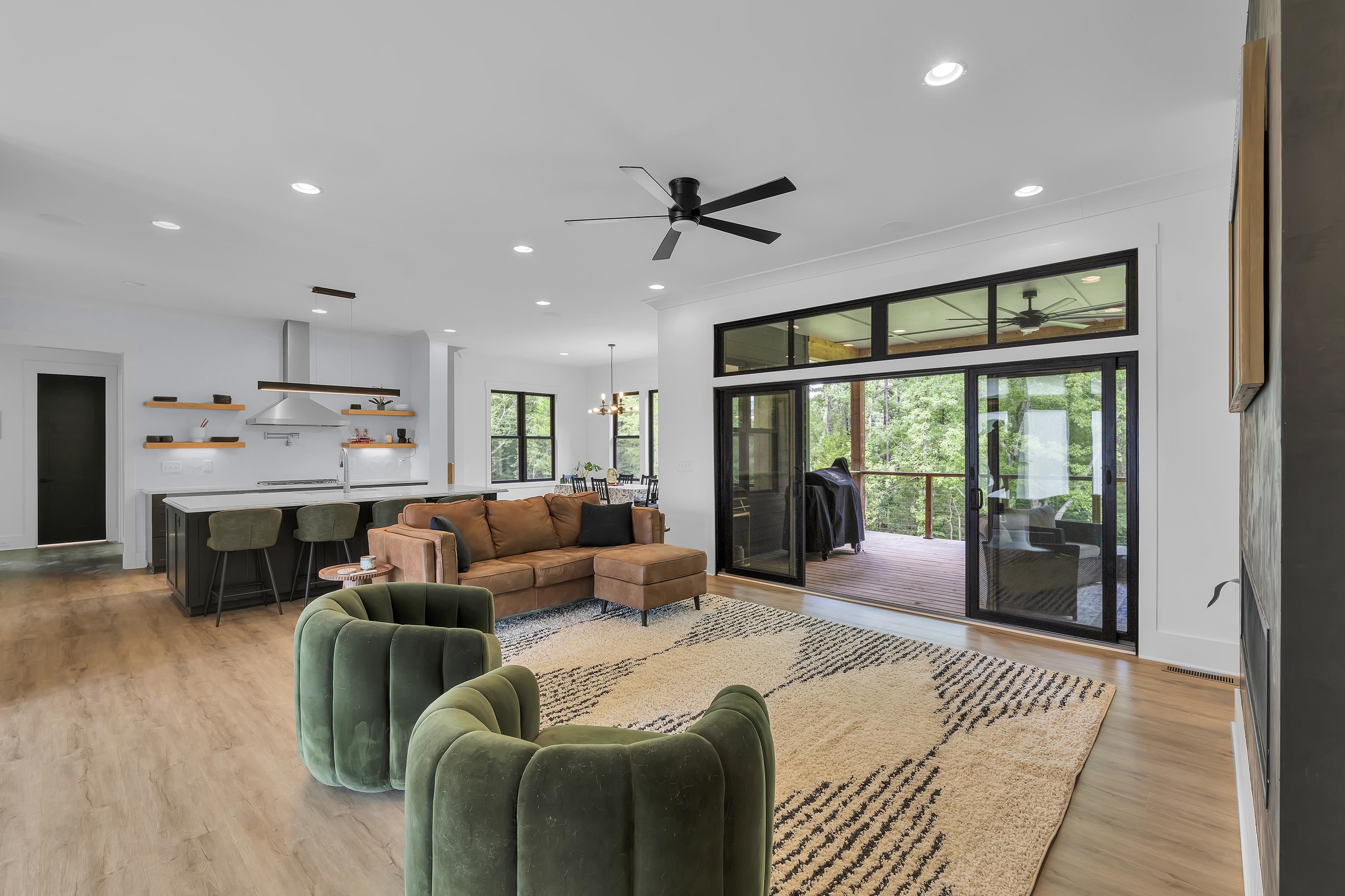 Simpsonville, South Carolina, 29681, United States, 5 Bedrooms Bedrooms, ,5 BathroomsBathrooms,Residential,For Sale,1913454