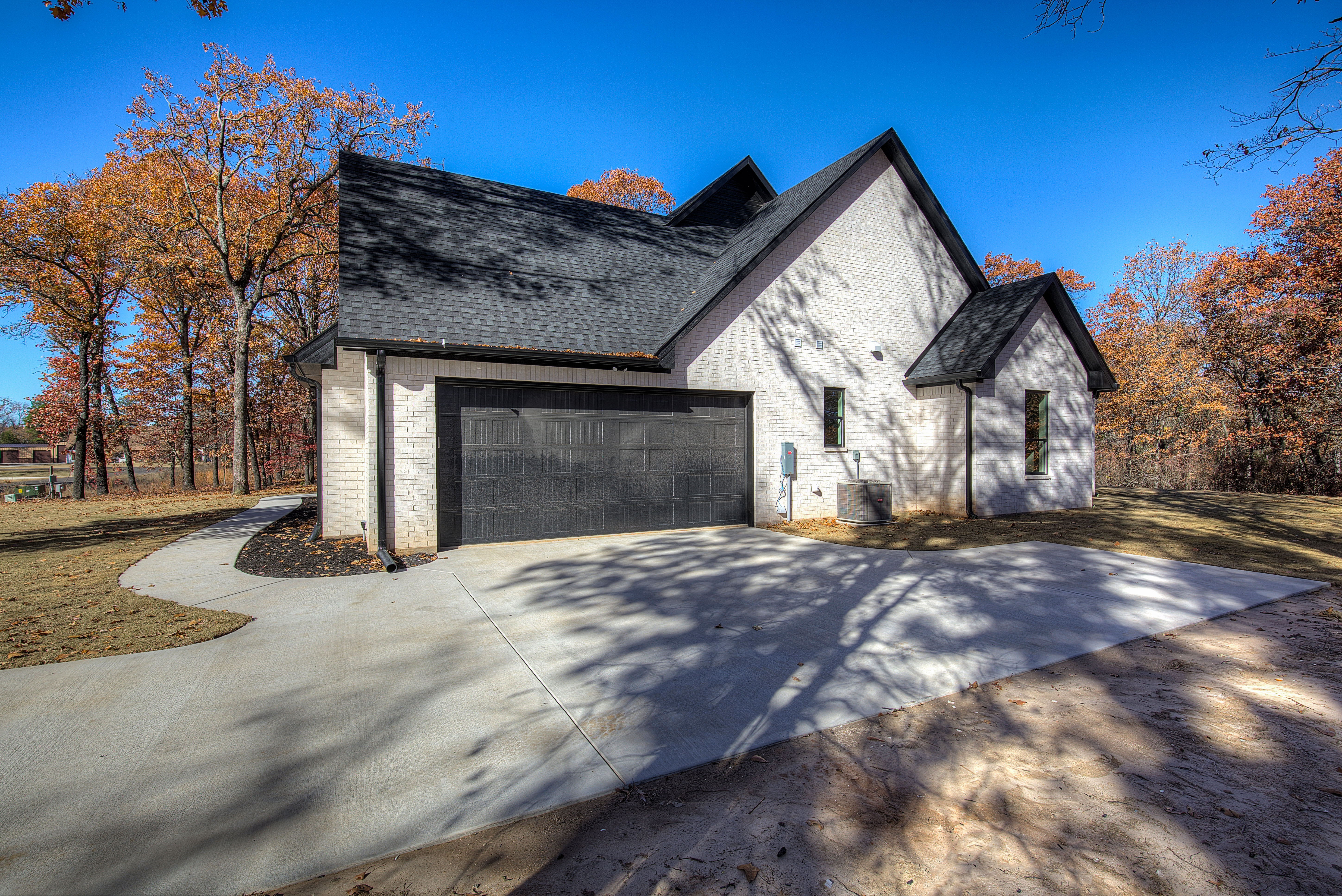 Mineola, Texas, 75773, United States, 4 Bedrooms Bedrooms, ,4 BathroomsBathrooms,Residential,For Sale,1981031