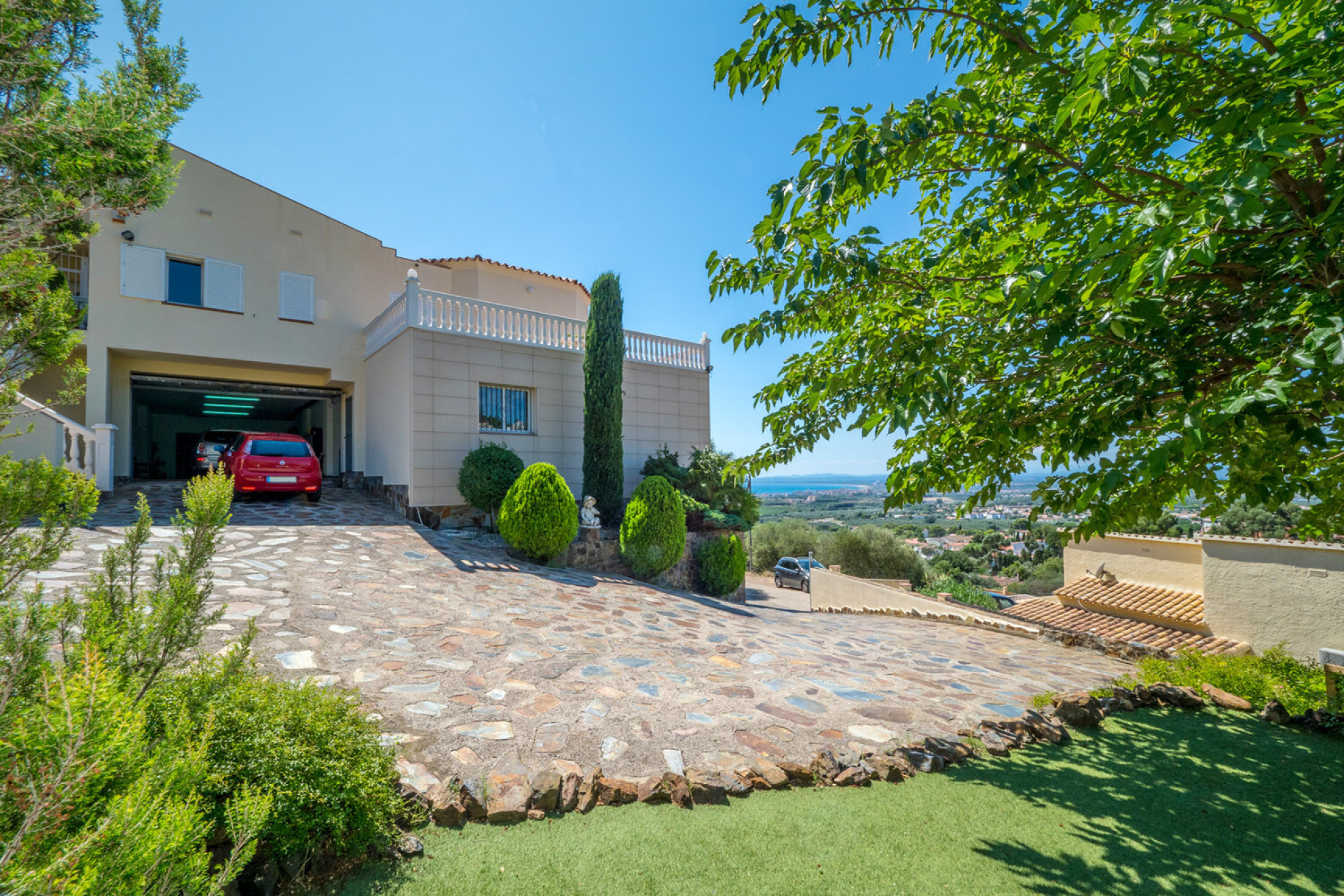  Huge villa for three families with great views of the bay of Roses. - 物件實景