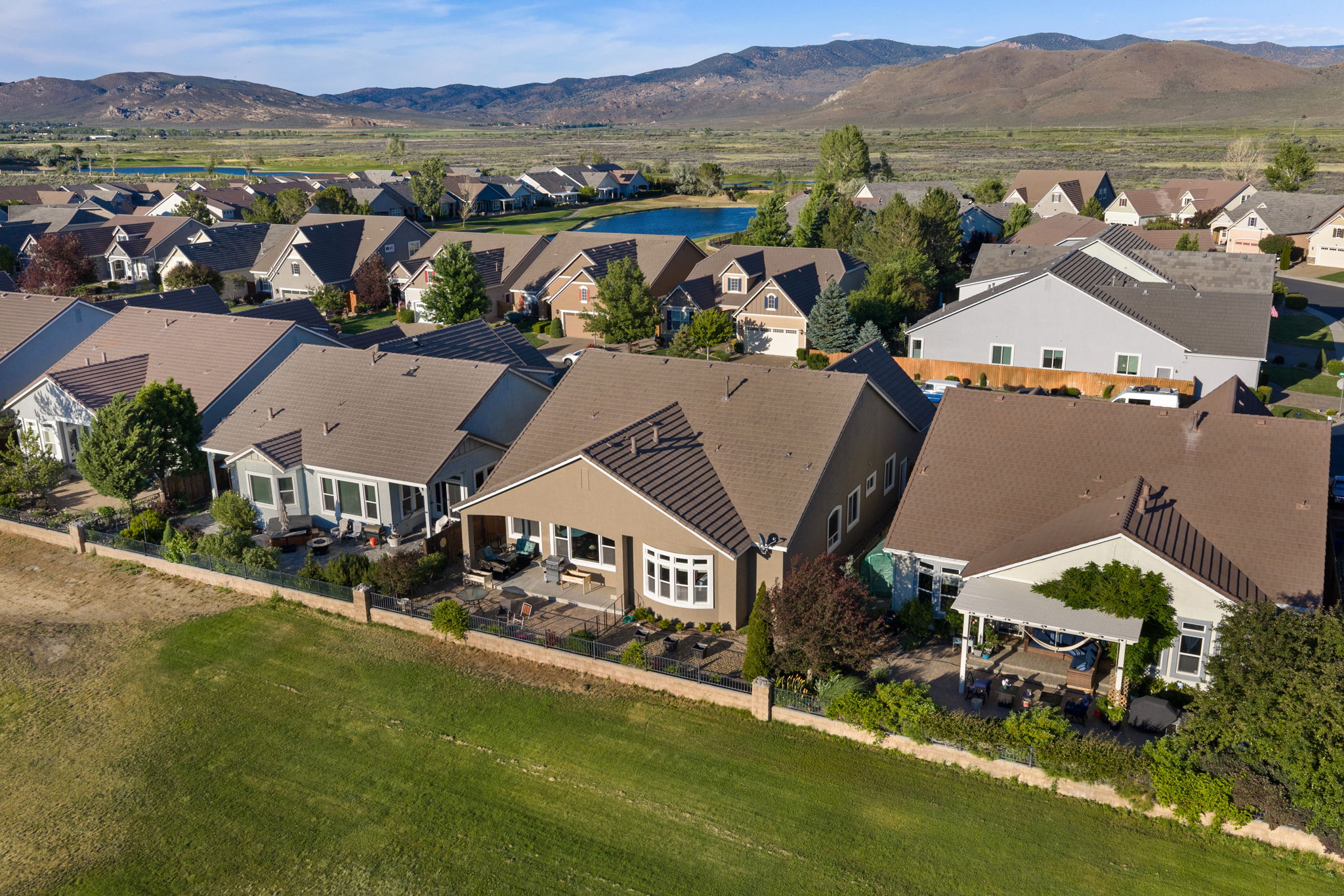  Refined Minden Living with Designer Touches and Captivating Mountain Views - 物件實景