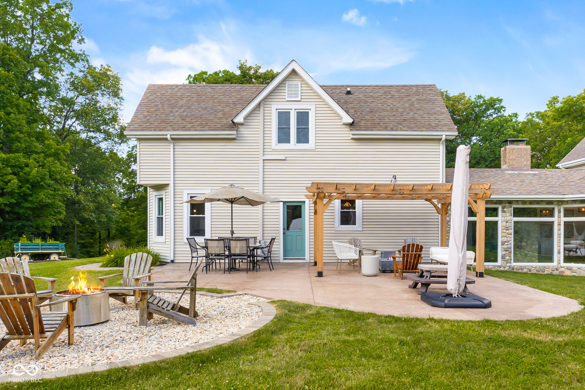 Columbus, Indiana, 47201, United States, 3 Bedrooms Bedrooms, ,3 BathroomsBathrooms,Residential,For Sale,1888305