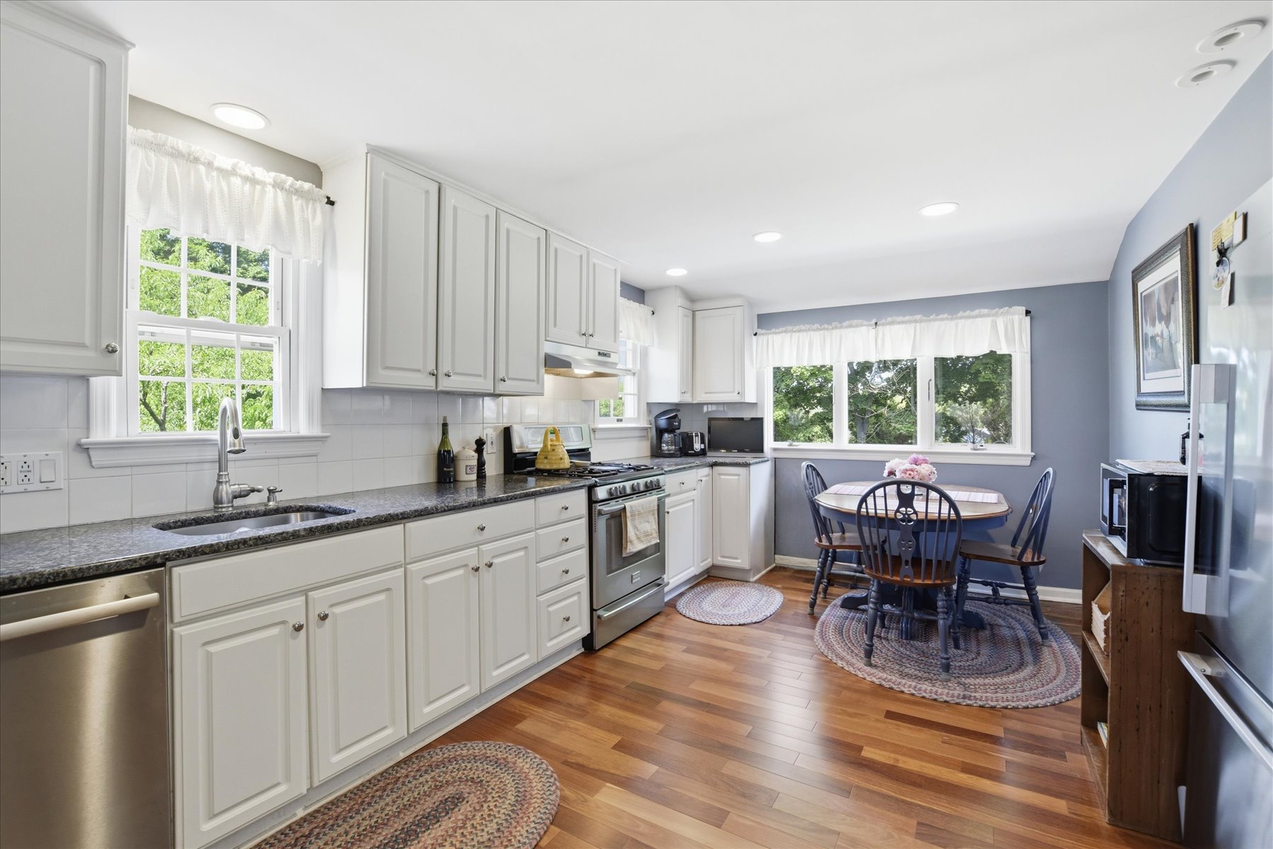  ?Shadylawn? Neighborhood Cape Cod Home With a Flowing Floorplan - 物件實景