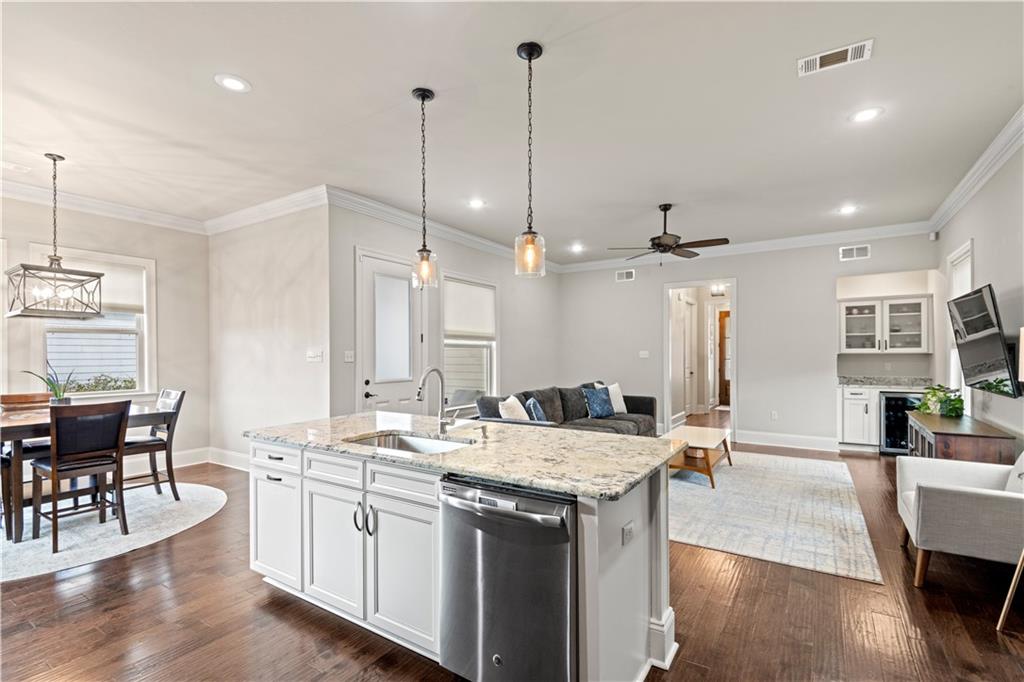 New Orleans, Louisiana, 70122, United States, 4 Bedrooms Bedrooms, ,4 BathroomsBathrooms,Residential,For Sale,1850074