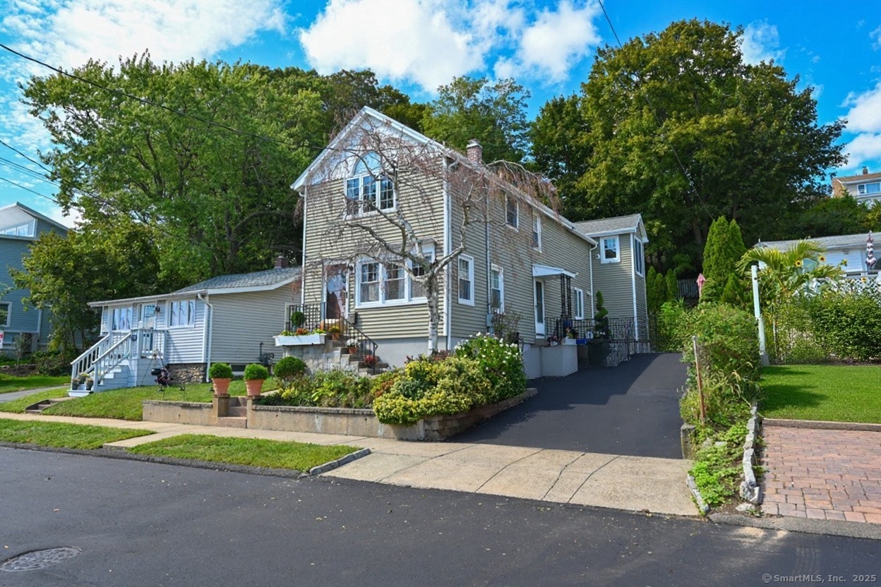 West Haven, Connecticut, 06516, United States, 3 Bedrooms Bedrooms, ,3 BathroomsBathrooms,Residential,For Sale,1958925