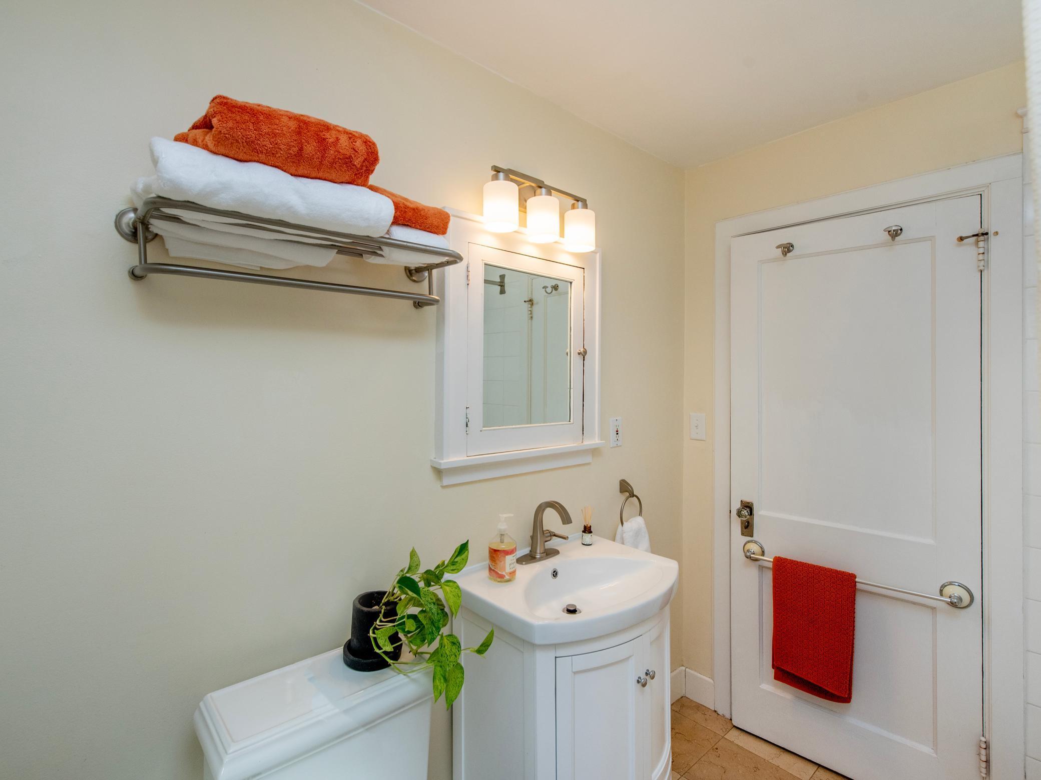 Saint Paul, Minnesota, 55104, United States, 3 Bedrooms Bedrooms, ,1 BathroomBathrooms,Residential,For Sale,1988037