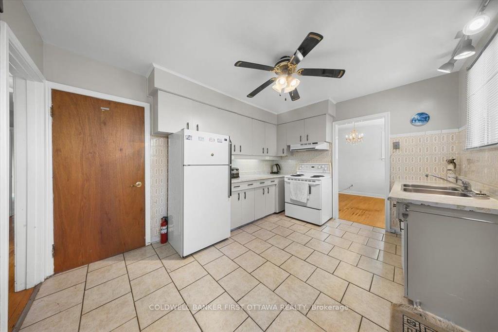 Ottawa, Ontario, K2A 1N7, CA, 3 Bedrooms Bedrooms, ,2 BathroomsBathrooms,Residential,For Sale,1924987
