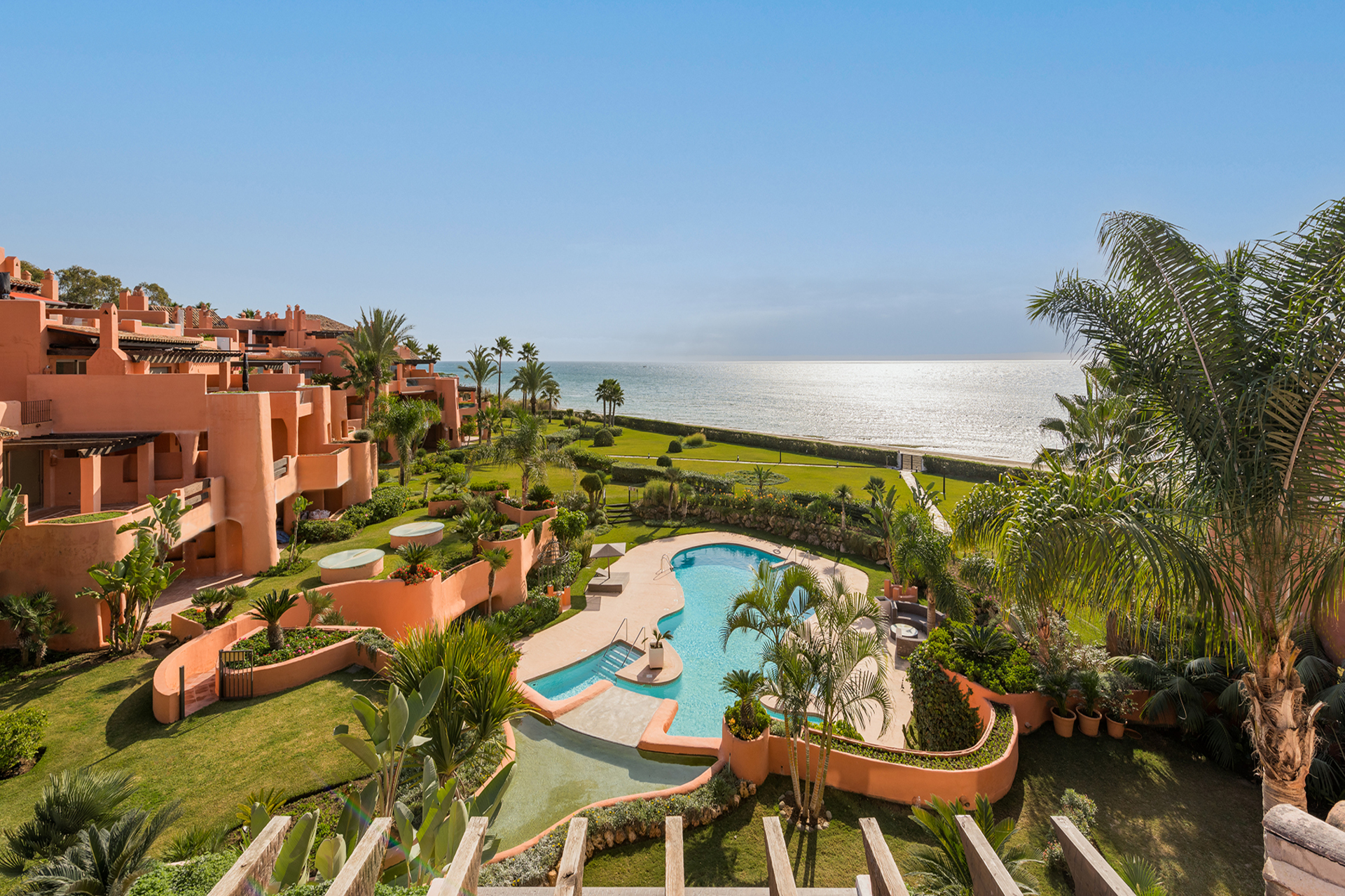 Brand-new apartment situated on the beach front