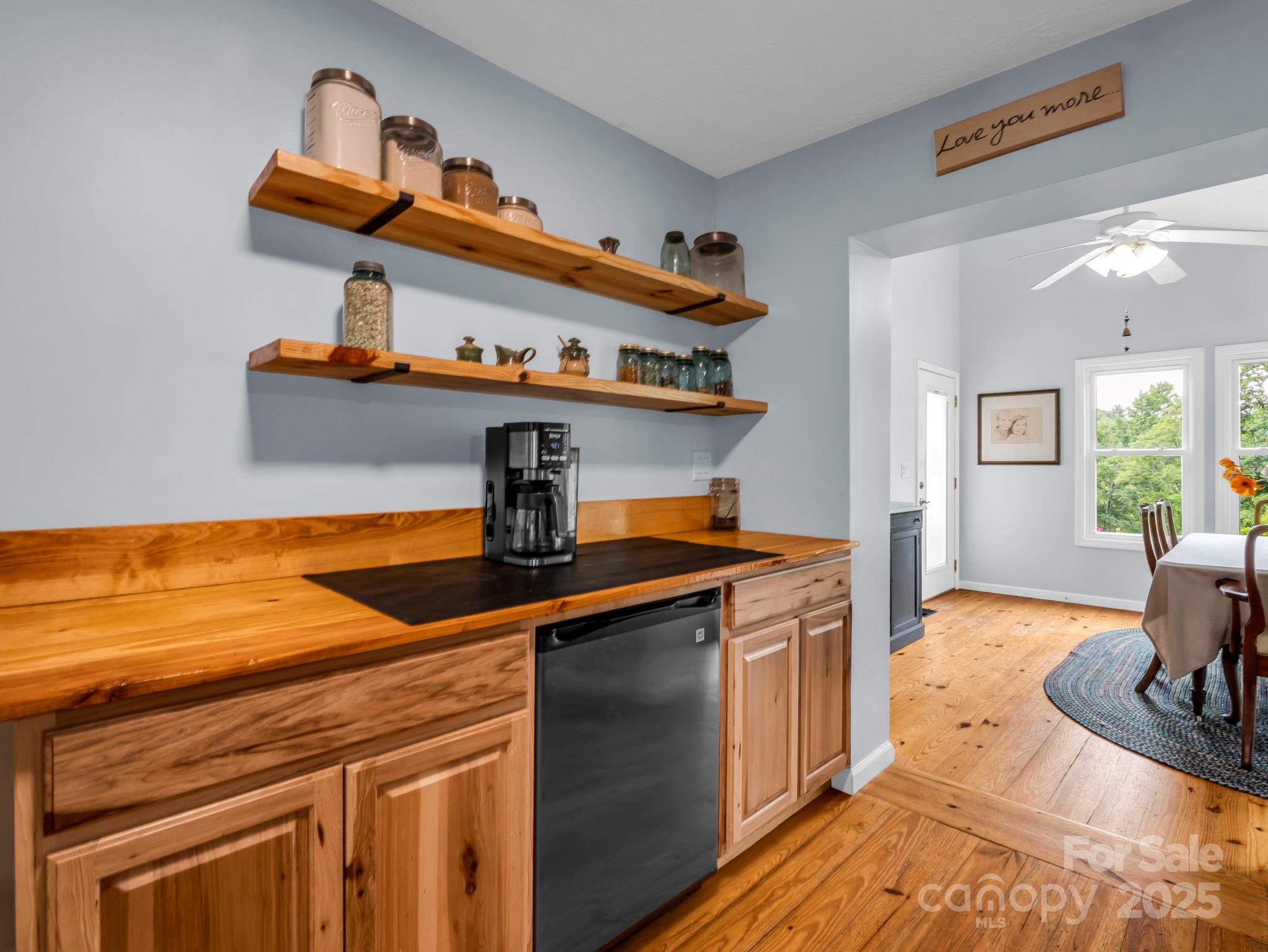 Saluda, North Carolina, 28773, United States, 4 Bedrooms Bedrooms, ,2 BathroomsBathrooms,Residential,For Sale,1978089