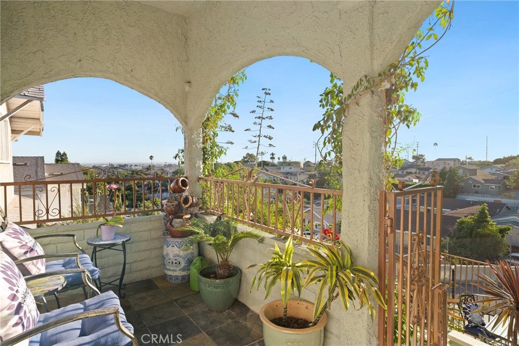 Los Angeles, California, 90063, United States, 3 Bedrooms Bedrooms, ,3 BathroomsBathrooms,Residential,For Sale,1938120