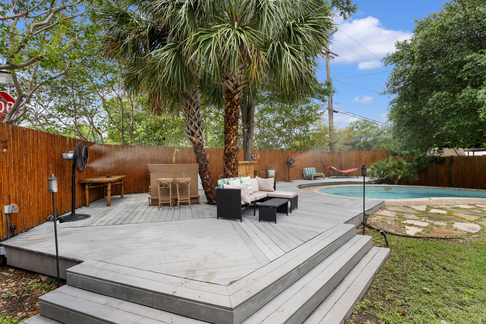  Modern Ranch -Style Living on Corner Lot - 物件實景