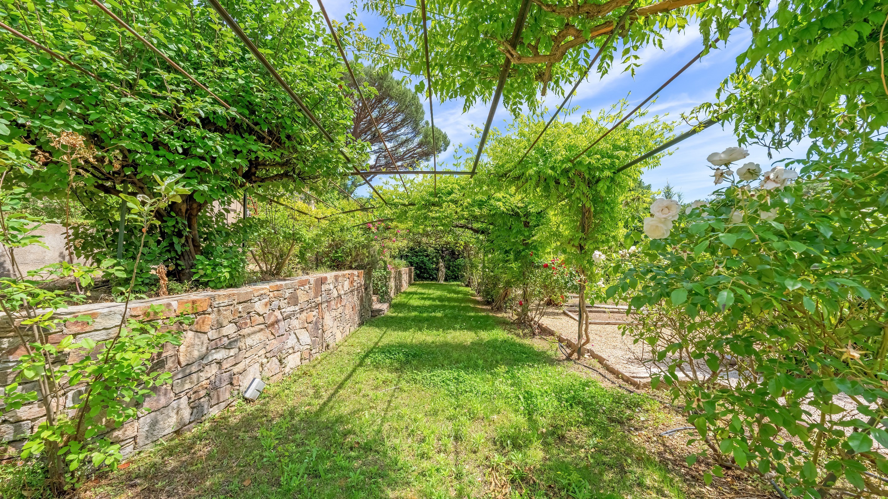  Exclusive Côte d’Azur villa for sale in Sainte-Maxime, prime location near sea … - 物件實景