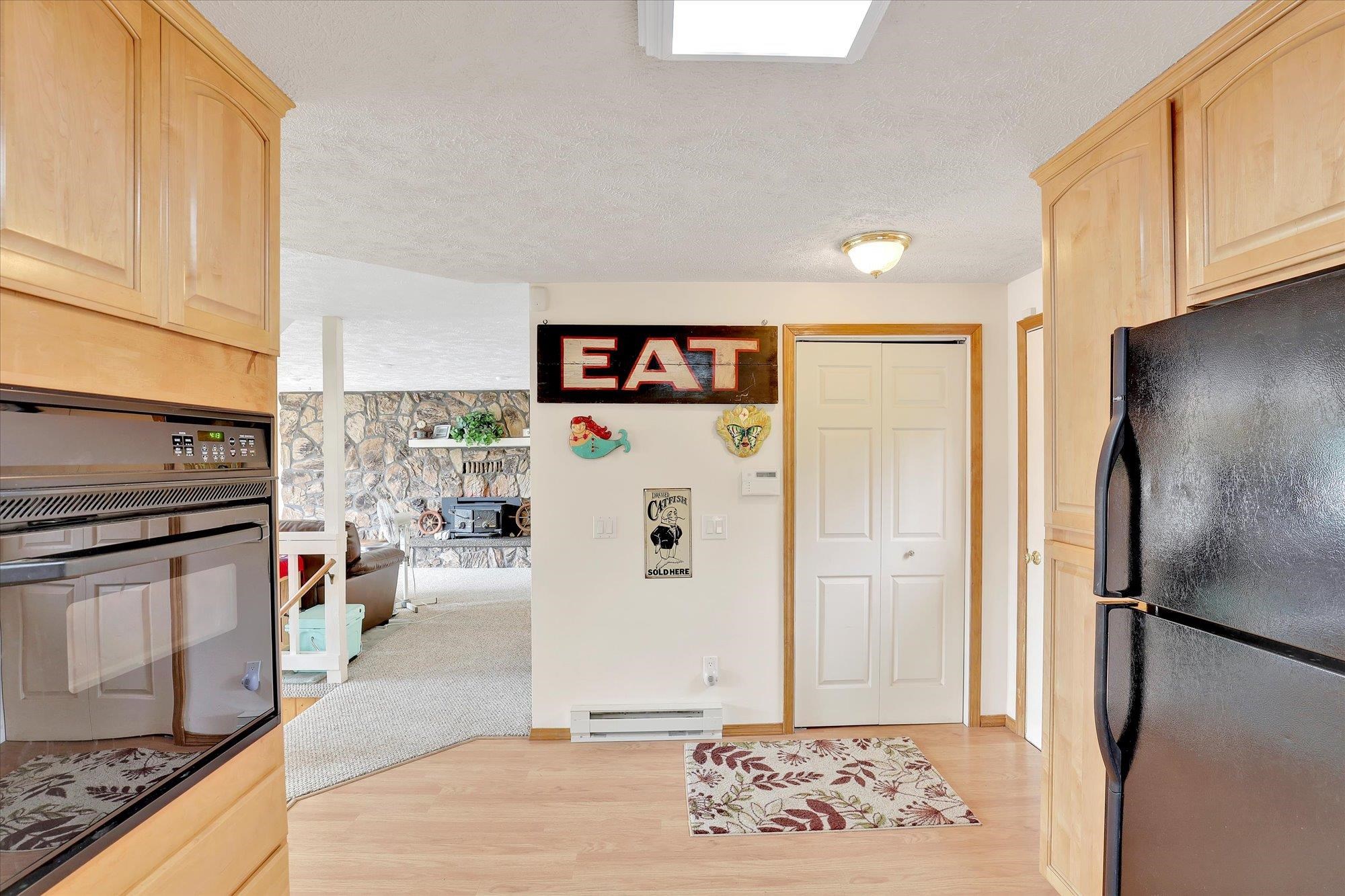 Newman Lake, Washington, 99025, United States, 4 Bedrooms Bedrooms, ,3 BathroomsBathrooms,Residential,For Sale,1929094