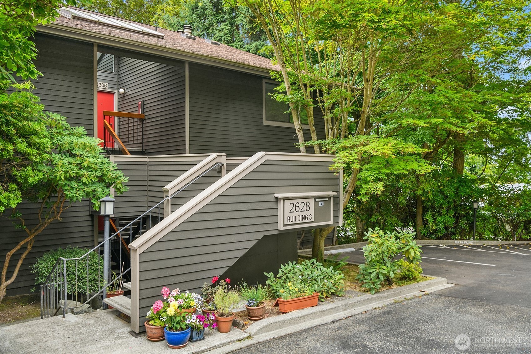 Seattle, Washington, 98109, United States, 2 Bedrooms Bedrooms, ,1 BathroomBathrooms,Residential,For Sale,1903752