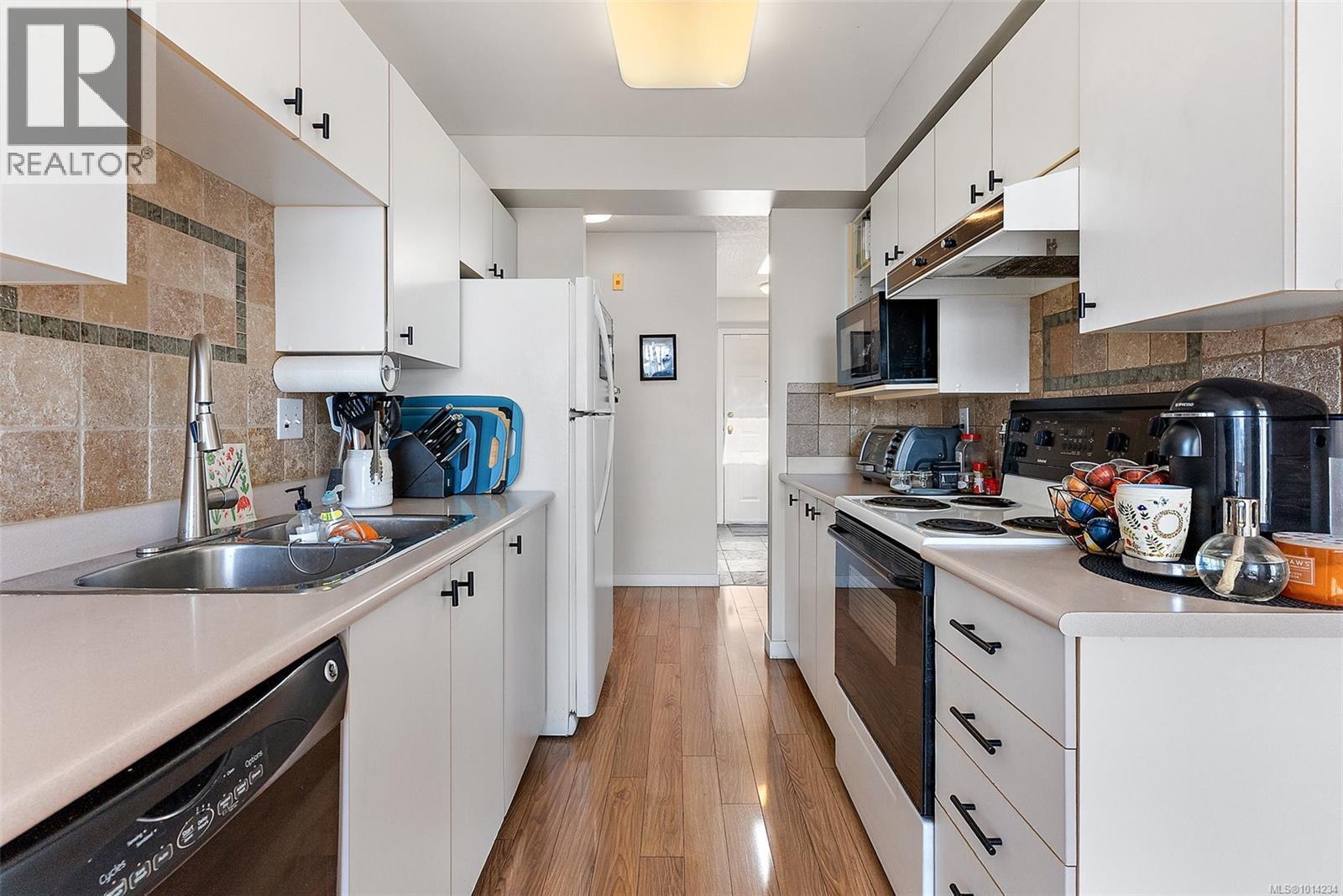 VICTORIA, British Columbia, V8T 5H6, CA, 2 Bedrooms Bedrooms, ,2 BathroomsBathrooms,Residential,For Sale,1950667