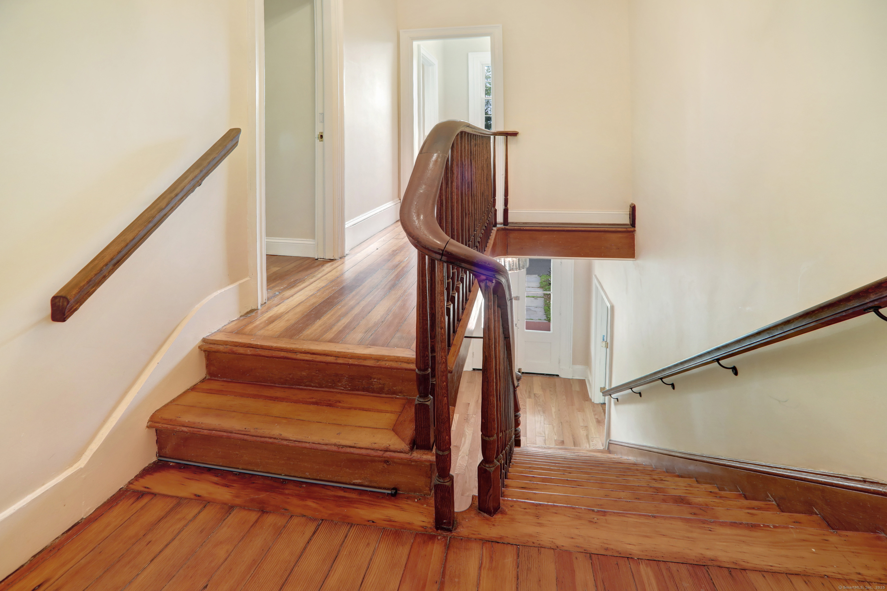 Hamden, Connecticut, 06518, United States, 9 Bedrooms Bedrooms, ,3 BathroomsBathrooms,Residential,For Sale,1940176