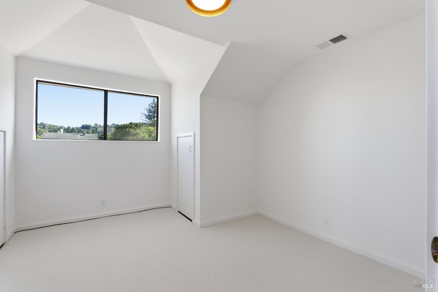 Corte Madera, California, 94925, United States, 6 Bedrooms Bedrooms, ,3 BathroomsBathrooms,Residential,For Sale,1986479