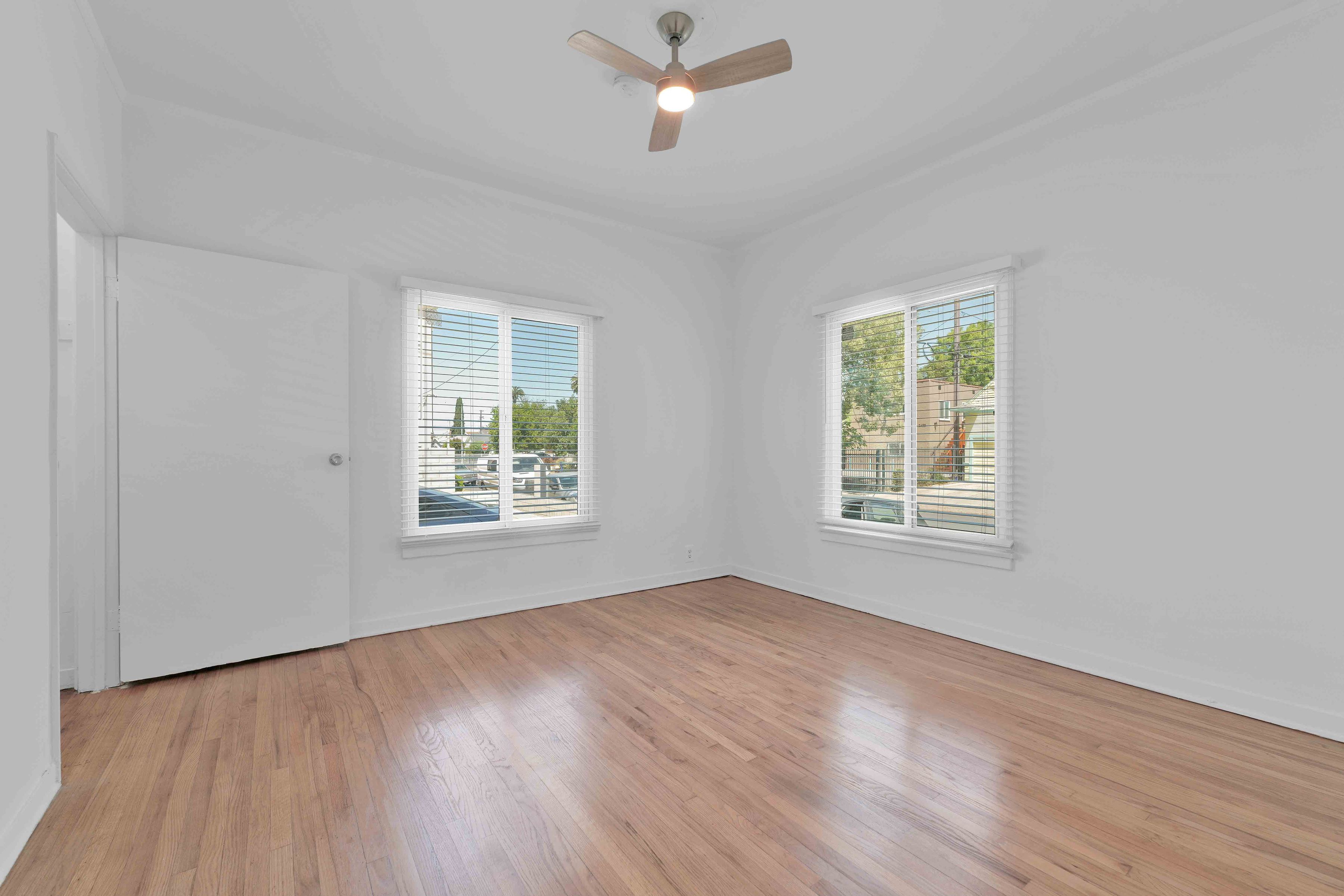  2442 W 18th St - 物件實景