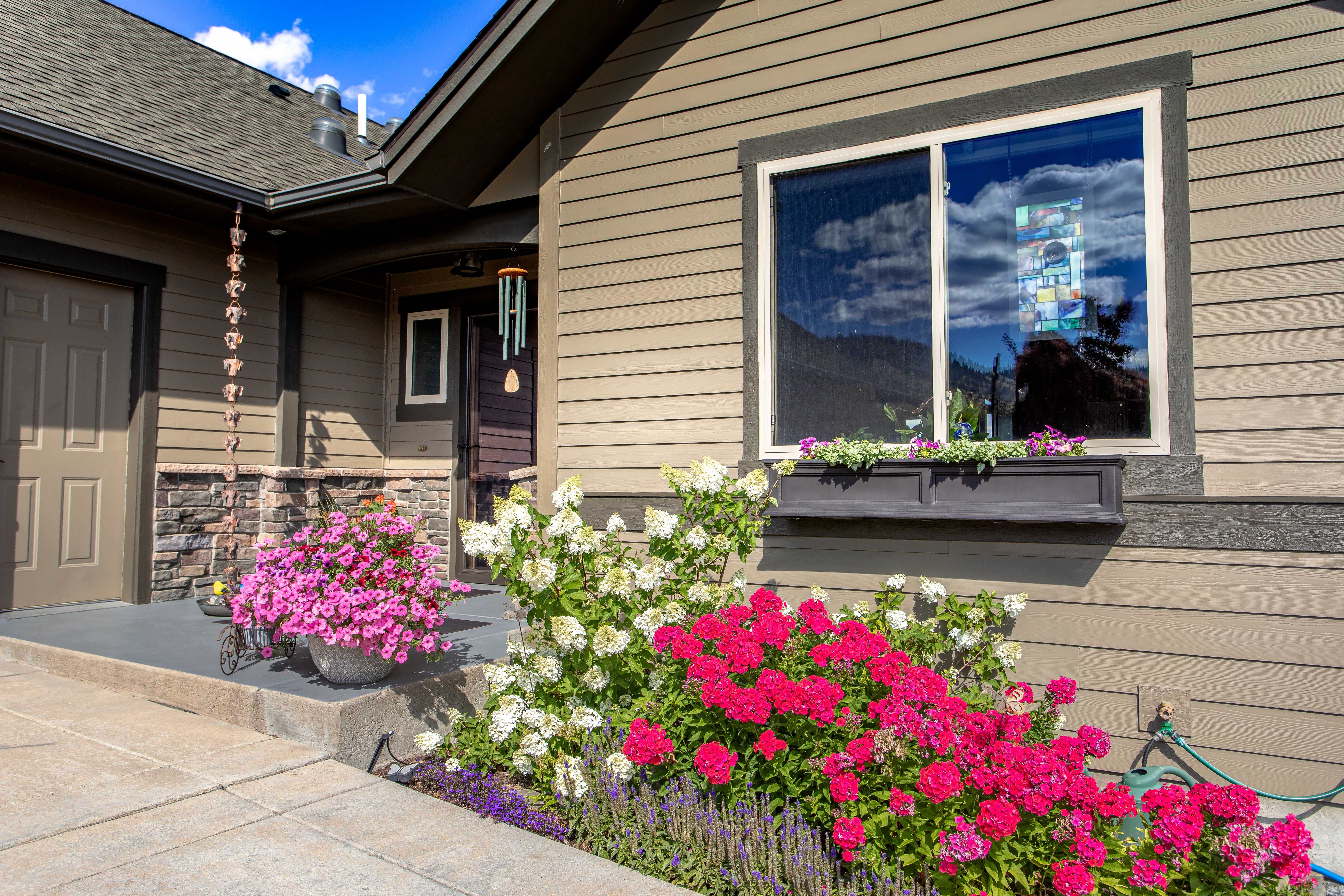 Polson, Montana, 59860, United States, 4 Bedrooms Bedrooms, ,4 BathroomsBathrooms,Residential,For Sale,1900793