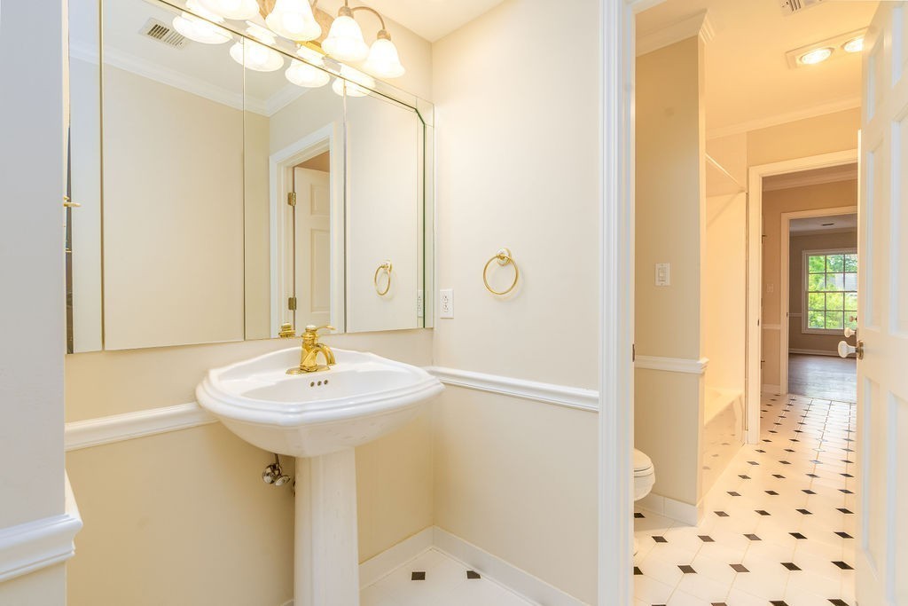 Clarksville, Tennessee, 37043, United States, 7 Bedrooms Bedrooms, ,7 BathroomsBathrooms,Residential,For Sale,1999210