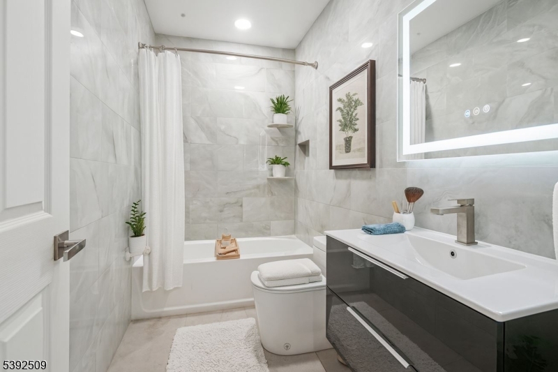 City Of Orange Twp., New Jersey, 07050, United States, 6 Bedrooms Bedrooms, ,4 BathroomsBathrooms,Residential,For Sale,1991557