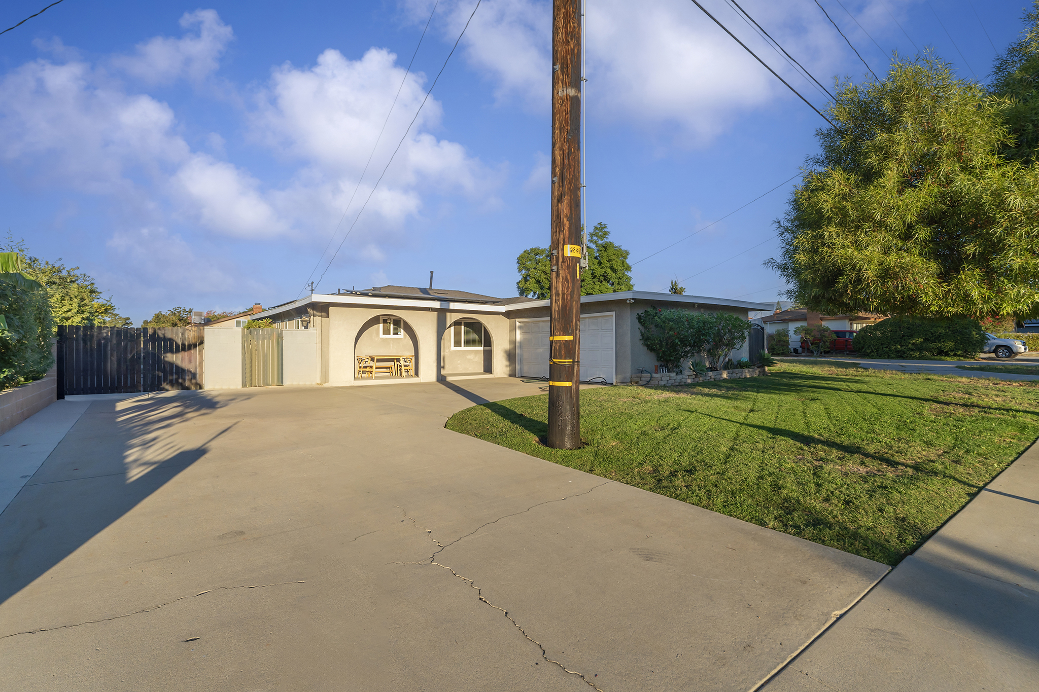 Fontana, California, 92335, United States, 3 Bedrooms Bedrooms, ,1 BathroomBathrooms,Residential,For Sale,1983646