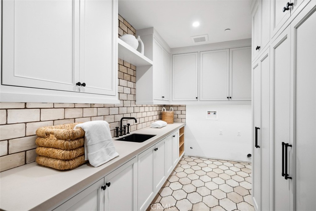 Irvine, California, 92603, United States, 5 Bedrooms Bedrooms, ,7 BathroomsBathrooms,Residential,For Sale,1906095