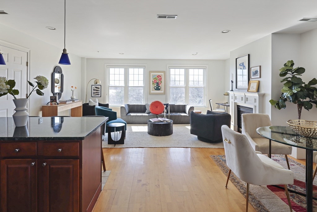 Boston, Massachusetts, 02127, United States, 2 Bedrooms Bedrooms, ,2 BathroomsBathrooms,Residential,For Sale,1940923