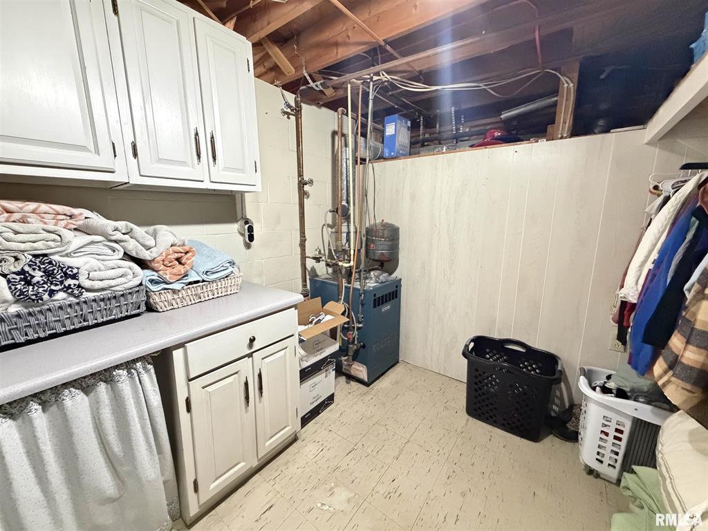 Abingdon, Illinois, 61410, United States, 3 Bedrooms Bedrooms, ,2 BathroomsBathrooms,Residential,For Sale,1976226