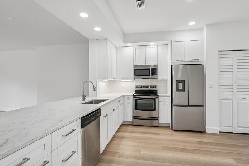 Palm Beach Gardens, Florida, 33418, United States, 2 Bedrooms Bedrooms, ,2 BathroomsBathrooms,Residential,For Sale,1804920