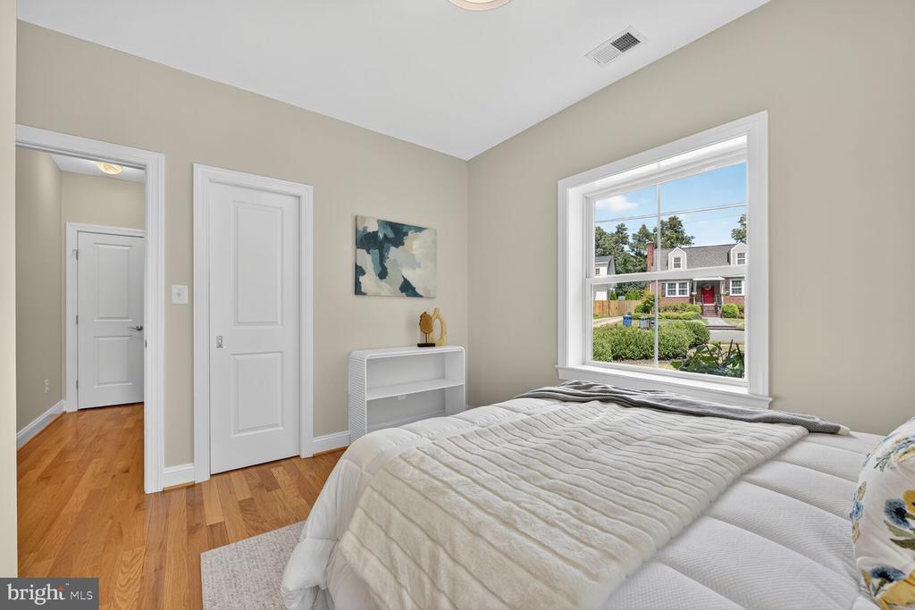 Arlington, Virginia, 22213, United States, 5 Bedrooms Bedrooms, ,5 BathroomsBathrooms,Residential,For Sale,1982488