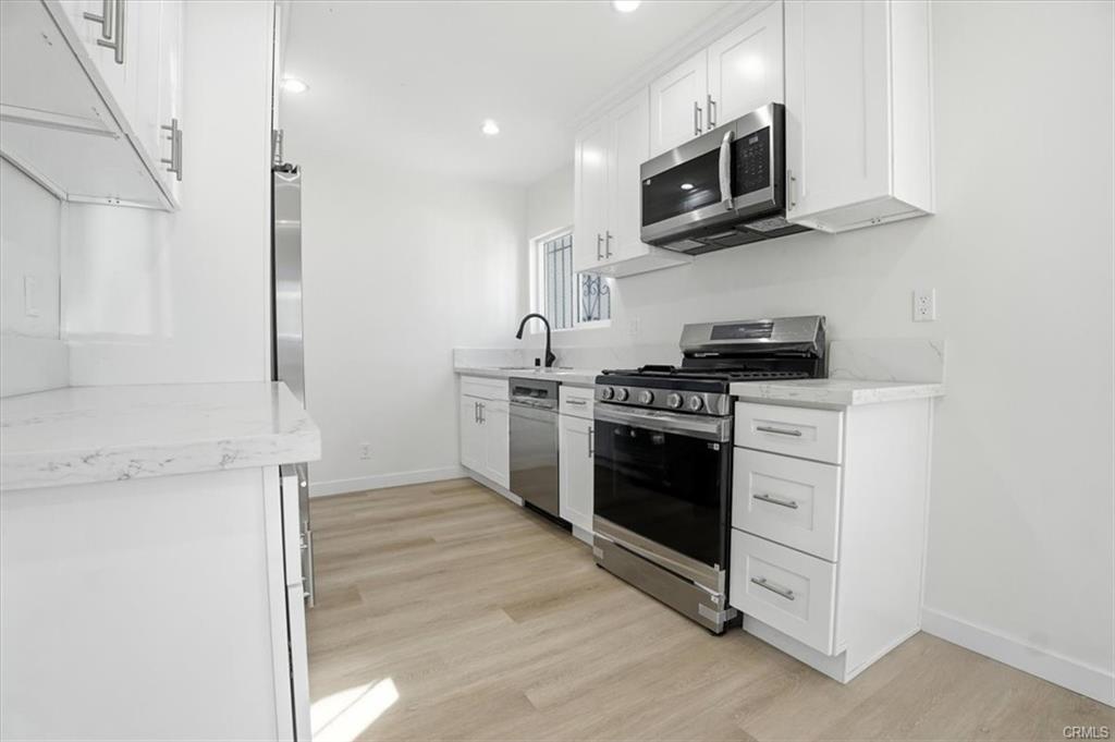 Los Angeles, California, 90003, United States, 5 Bedrooms Bedrooms, ,Residential,For Sale,2007748