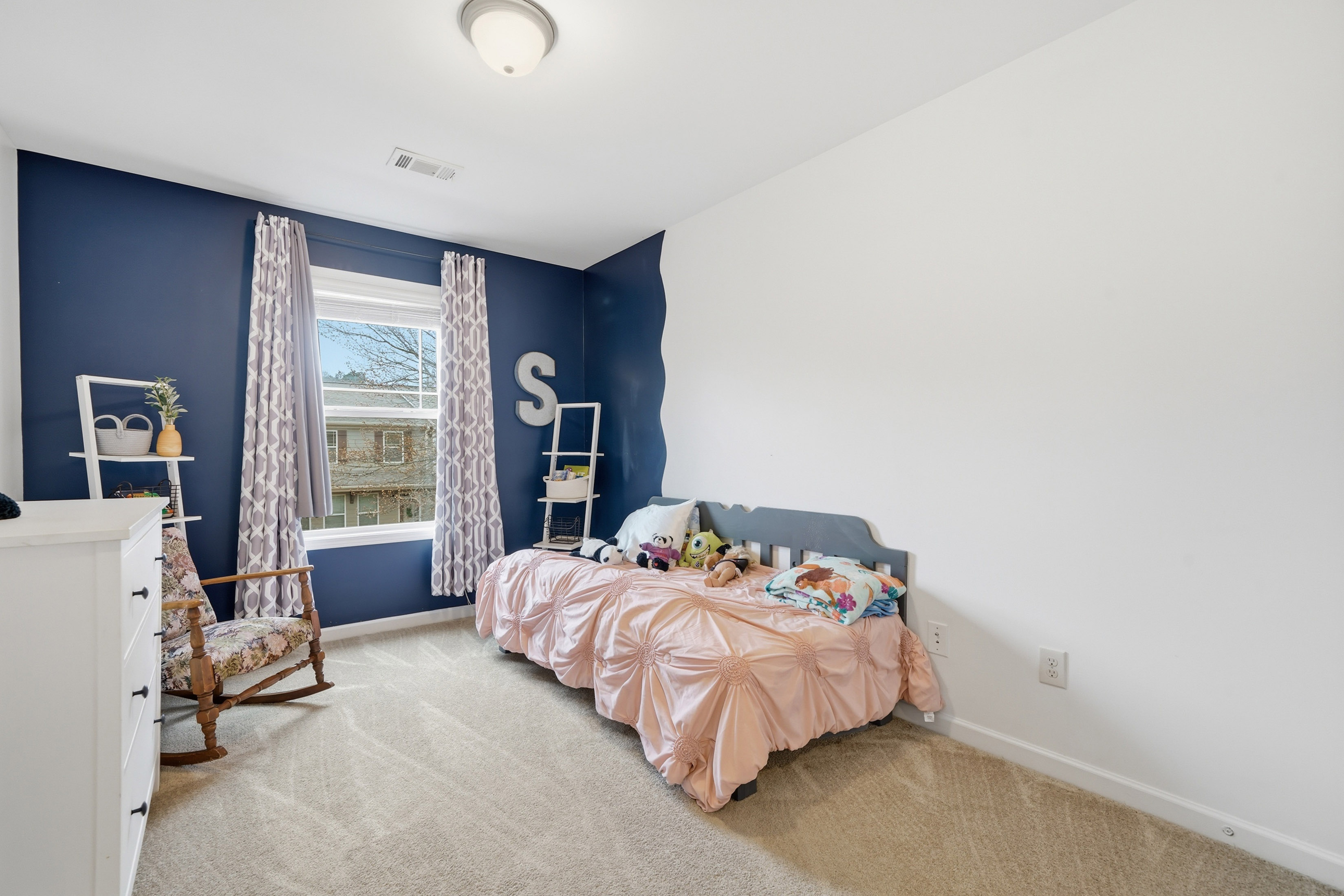  Charming End-Unit Townhome at the End of a Peaceful Cul-de-Sac - 物件實景