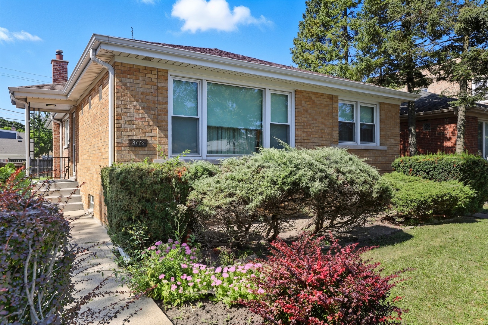 Skokie, Illinois, 60076, United States, 3 Bedrooms Bedrooms, ,2 BathroomsBathrooms,Residential,For Sale,1956654