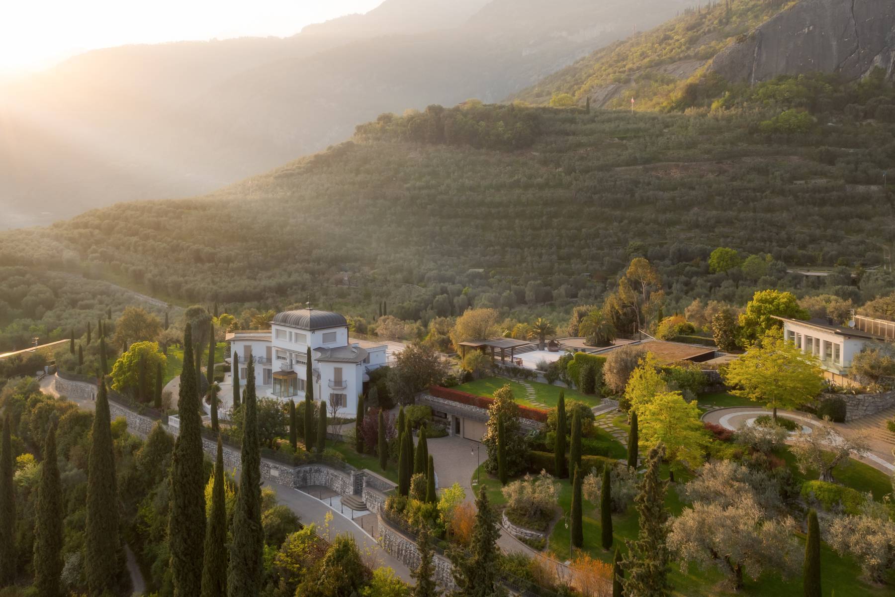  Villa Miravalle: A Historic Residence Between Lake and Mountains - 物件實景