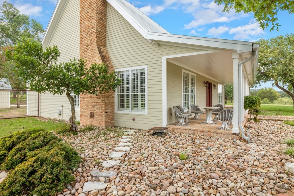 405 405 Frederick Rd, Fredericksburg, Texas, 78624, United States, 5 Bedrooms Bedrooms, ,5 BathroomsBathrooms,Residential,For Sale,405 405 Frederick Rd,1413377